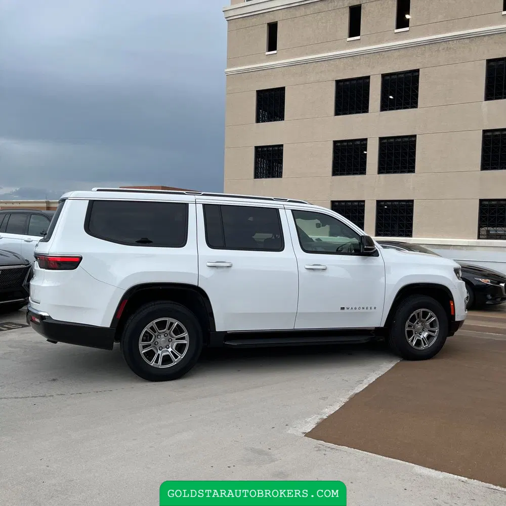 2023 Jeep Wagoneer Base