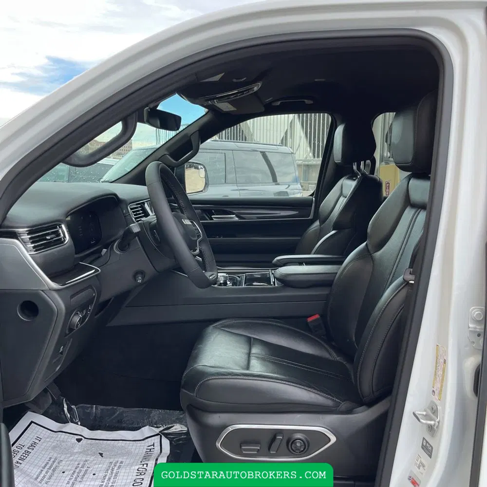 2023 Jeep Wagoneer Base