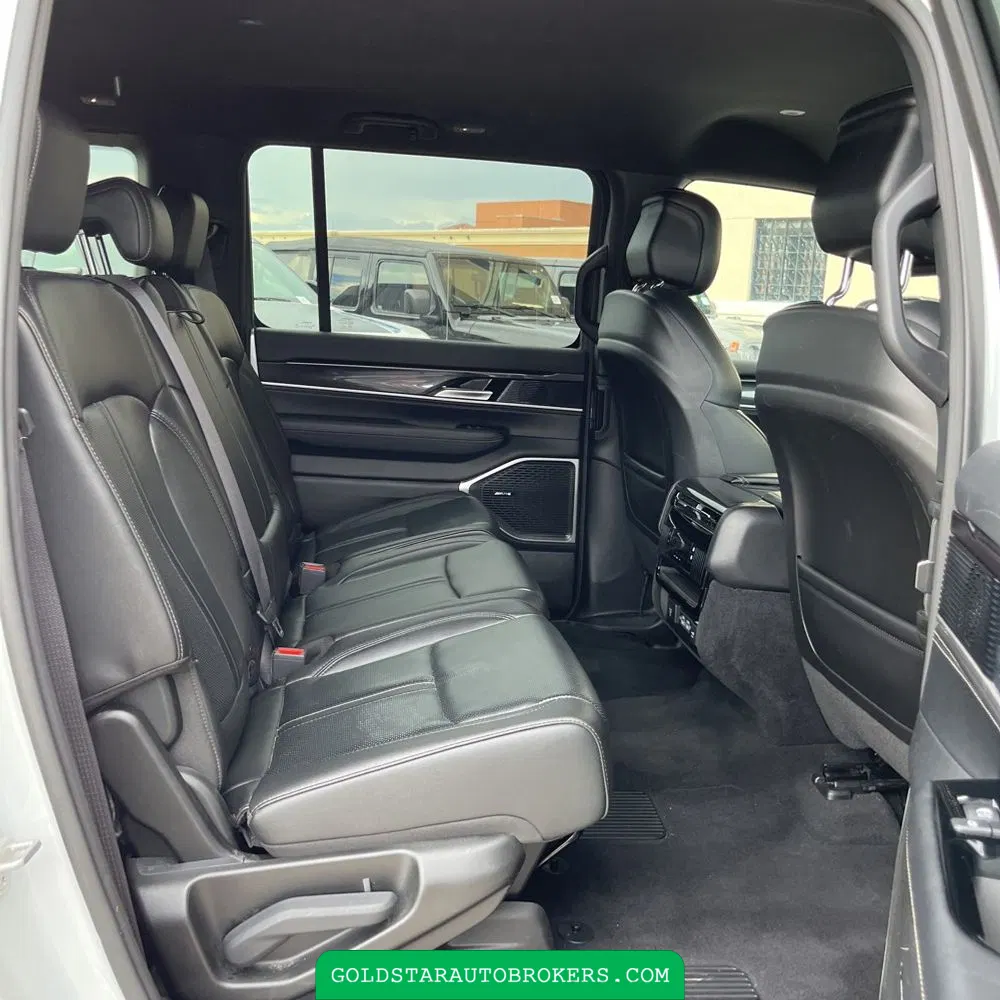 2023 Jeep Wagoneer Base