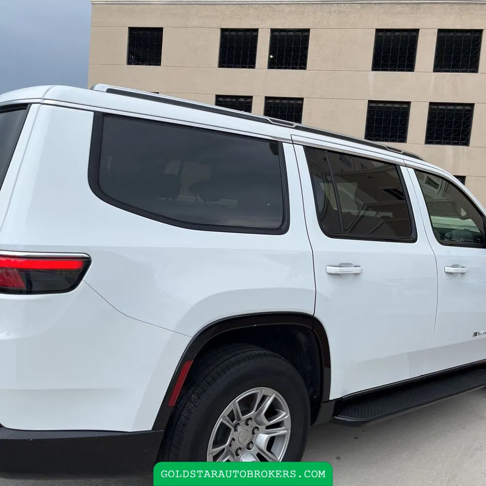 2023 Jeep Wagoneer Base