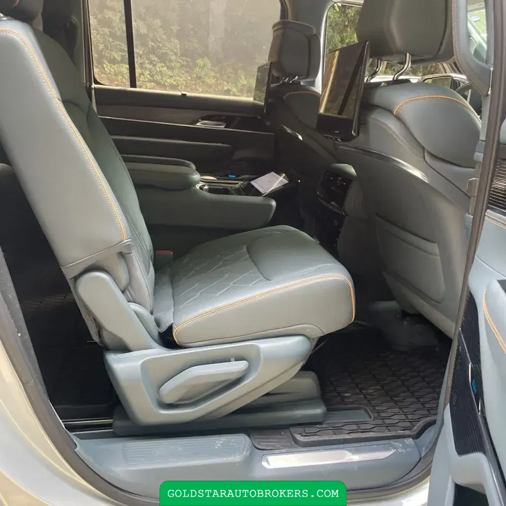 2023 Jeep Grand Wagoneer Series III 4D SUV 4WD