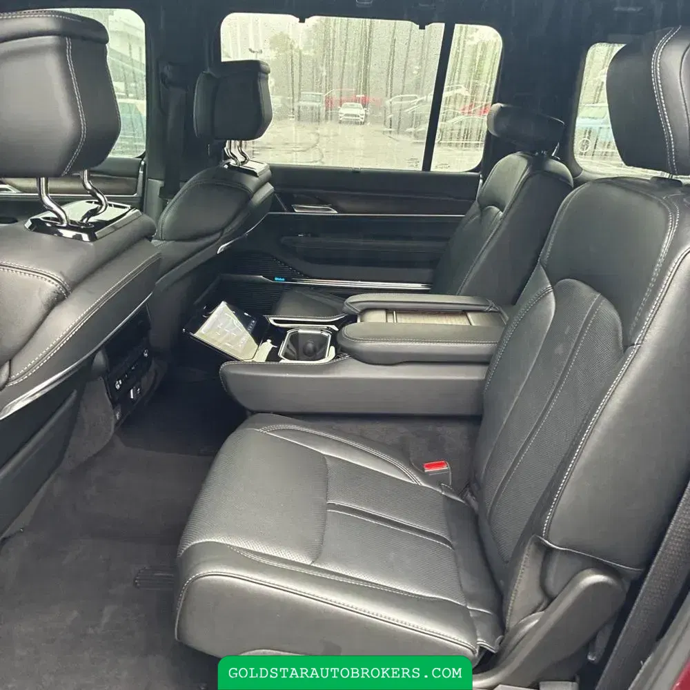 2023 Jeep Grand Wagoneer Base