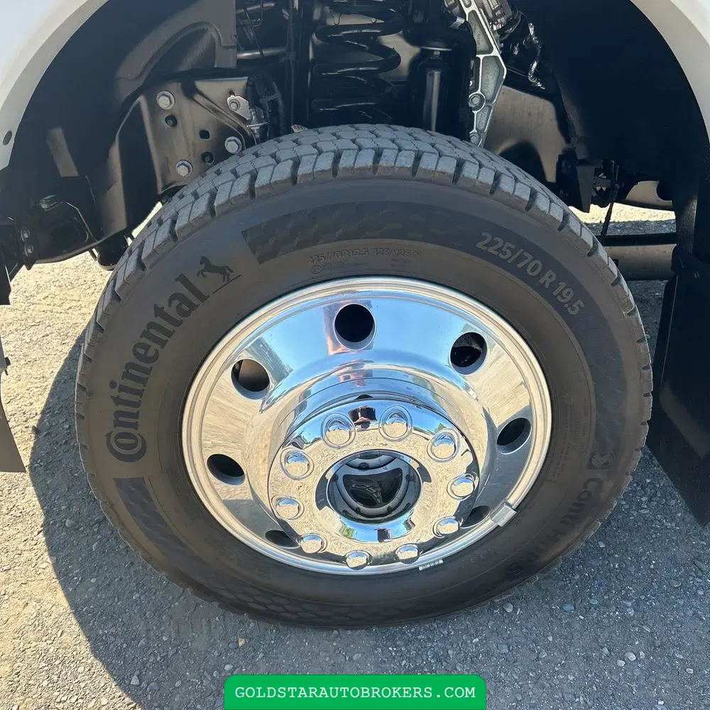 2025 Ford F-450 Super Duty Platinum