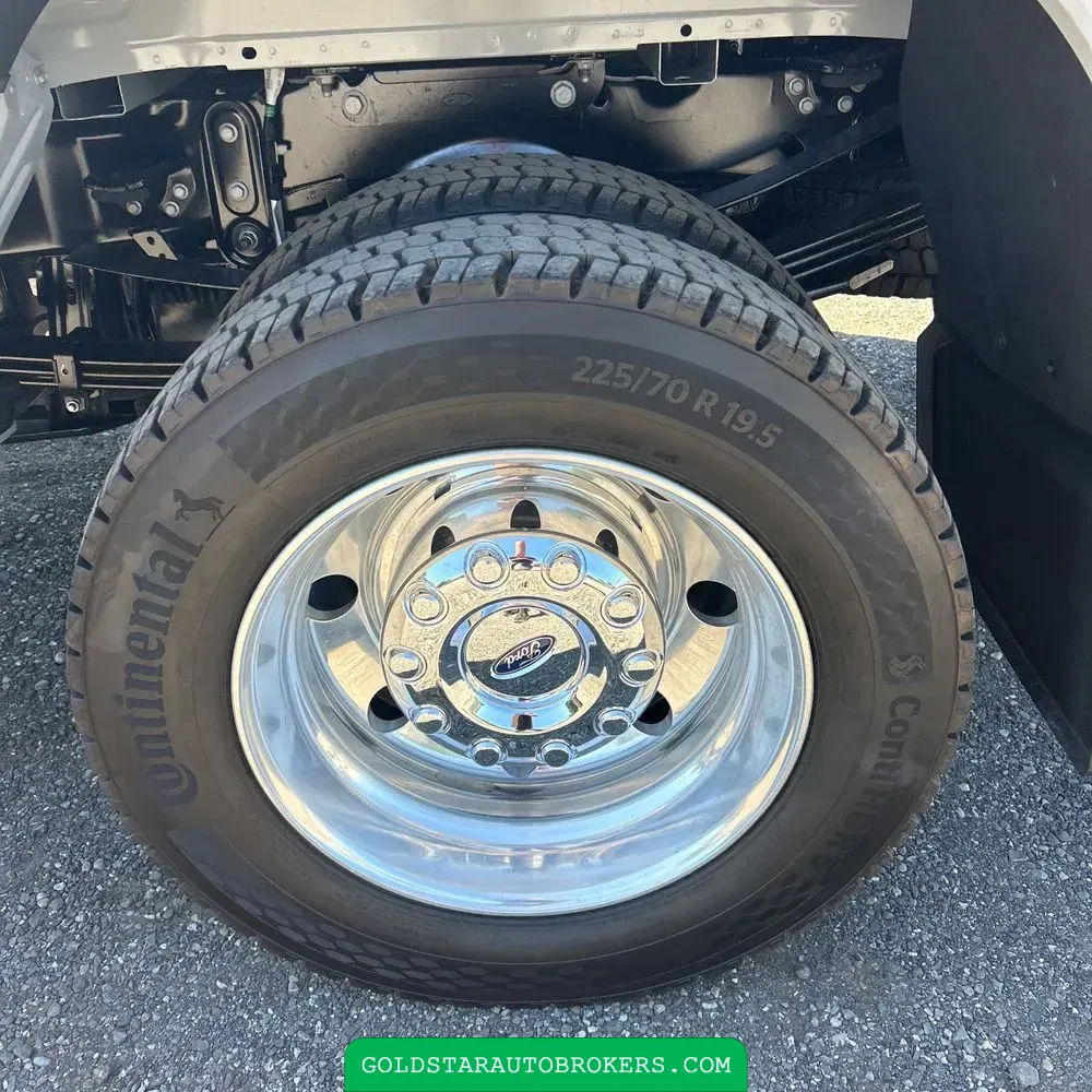 2025 Ford F-450 Super Duty Platinum