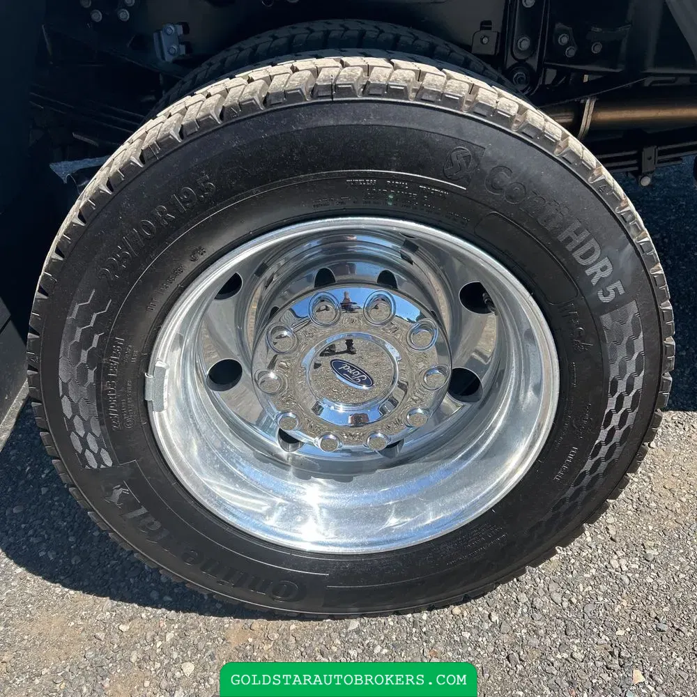 2025 Ford F-450 Super Duty Platinum