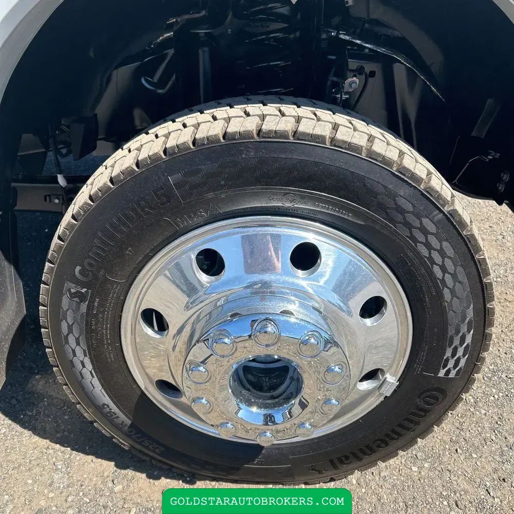 2025 Ford F-450 Super Duty Platinum