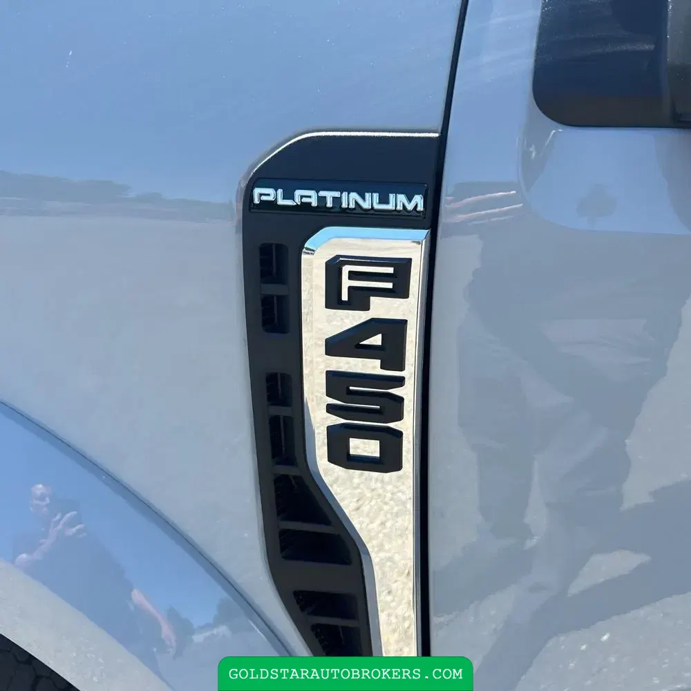 2025 Ford F-450 Super Duty Platinum