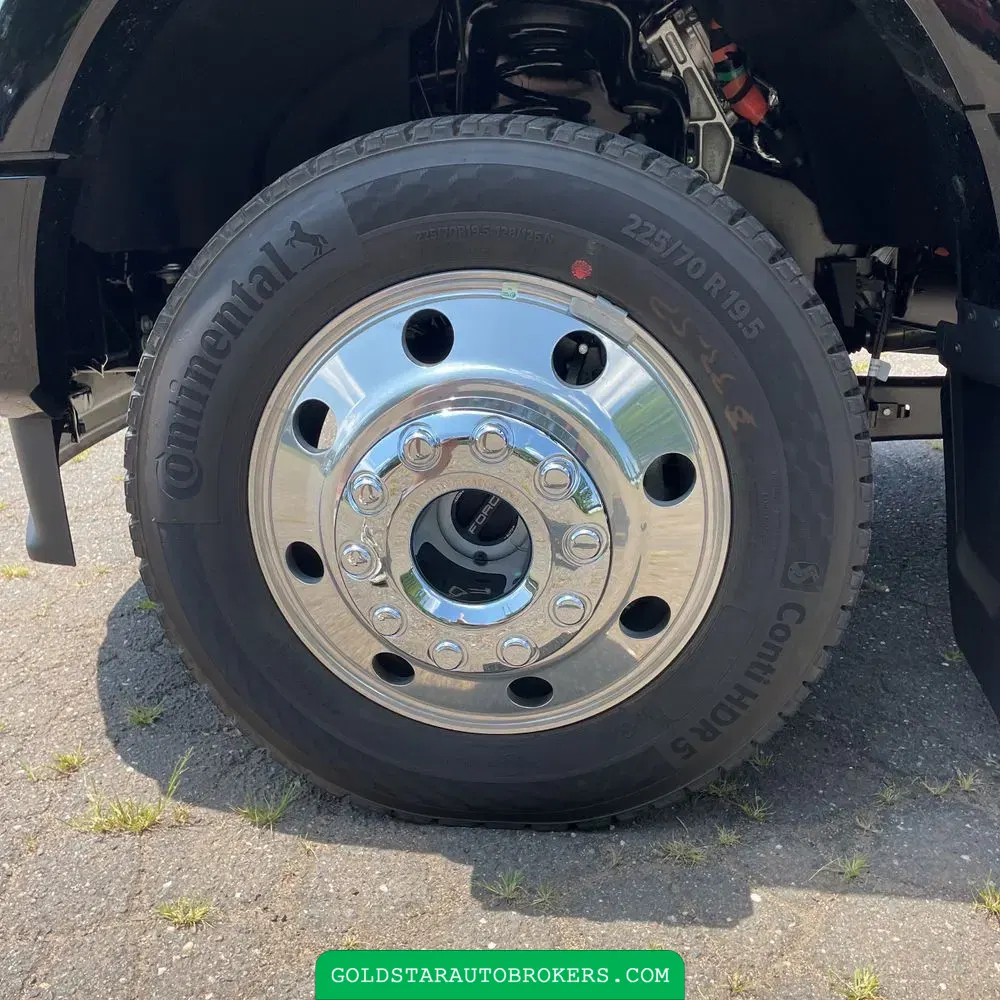 2025 Ford F-450 Super Duty Platinum