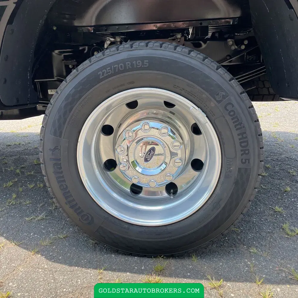 2025 Ford F-450 Super Duty Platinum