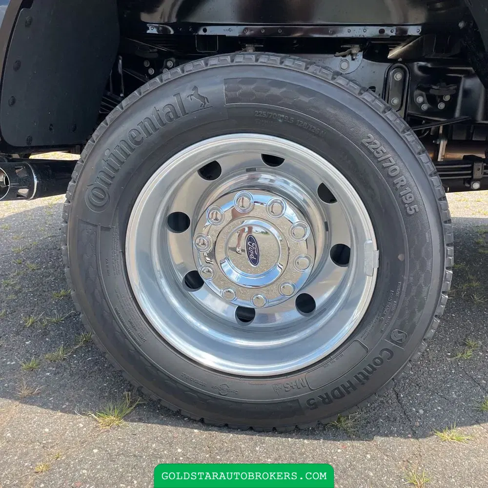 2025 Ford F-450 Super Duty Platinum