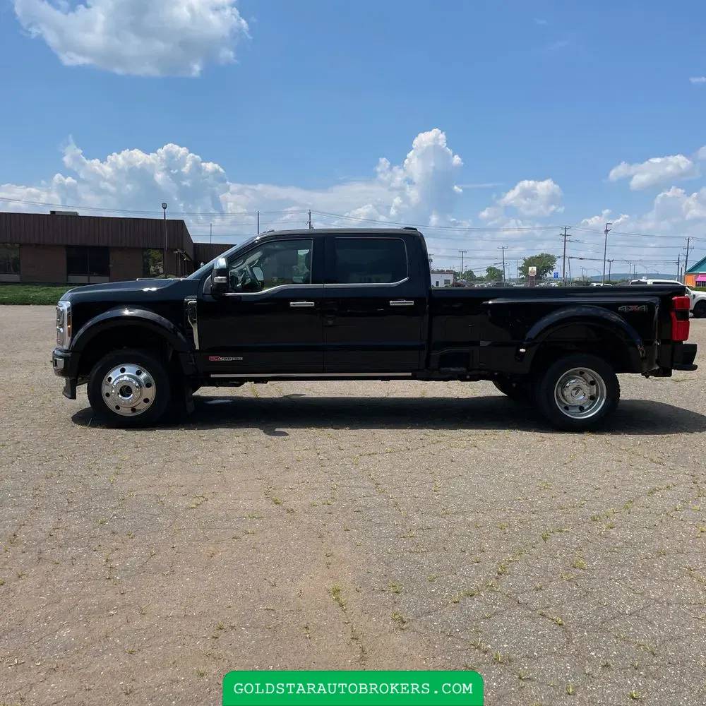 2025 Ford F-450 Super Duty Platinum