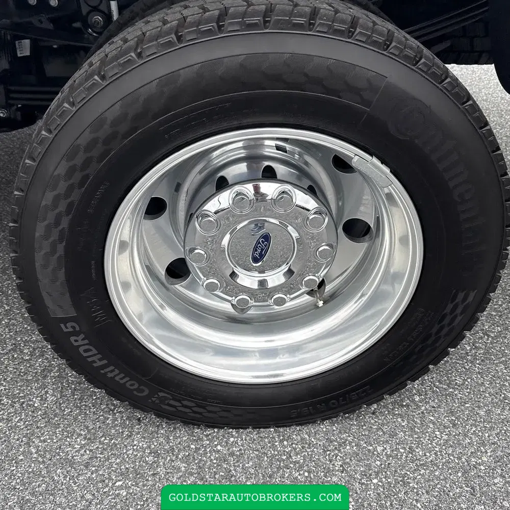 2025 Ford F-450 Super Duty Platinum