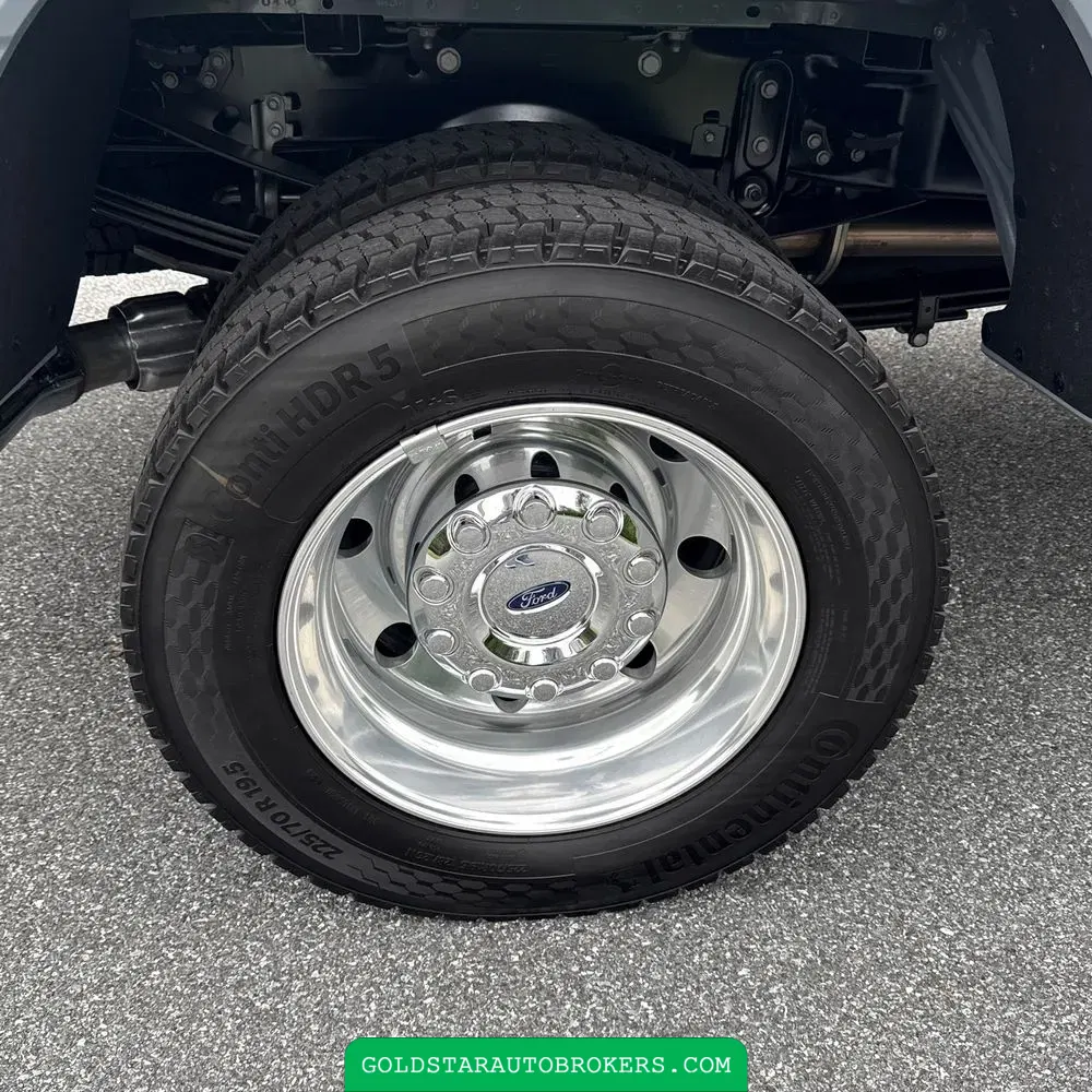2025 Ford F-450 Super Duty Platinum