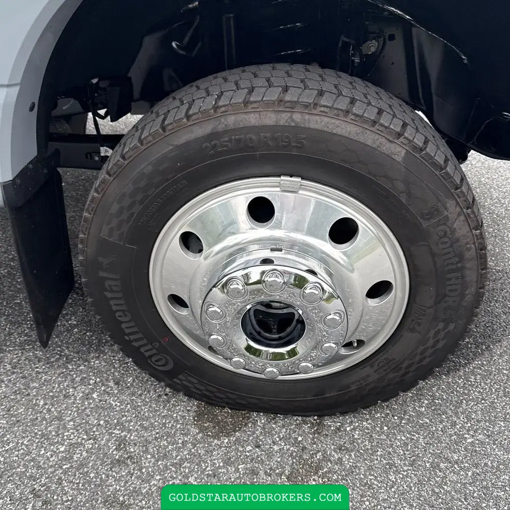 2025 Ford F-450 Super Duty Platinum