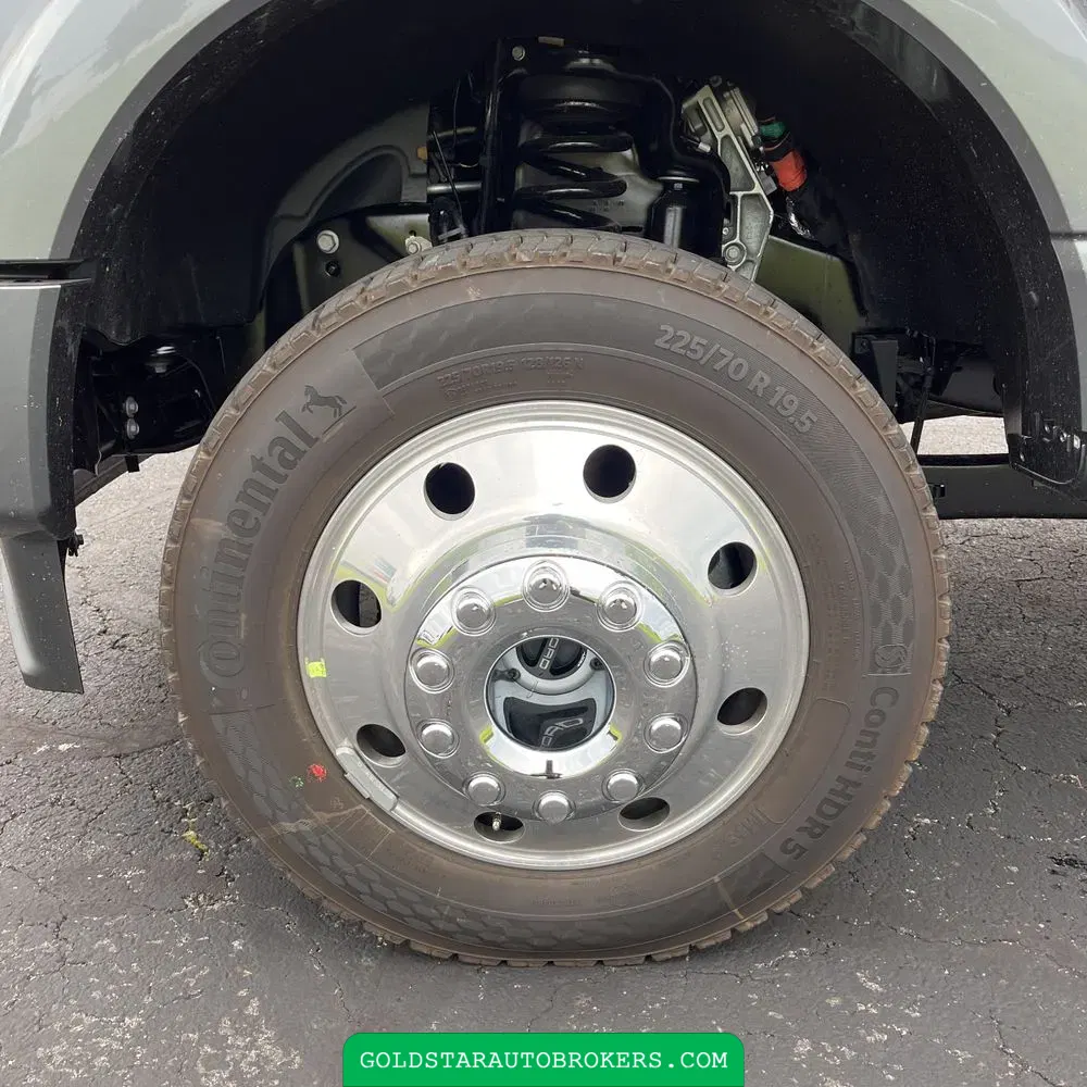 2025 Ford F-450 Super Duty Platinum