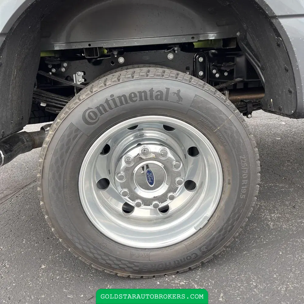 2025 Ford F-450 Super Duty Platinum