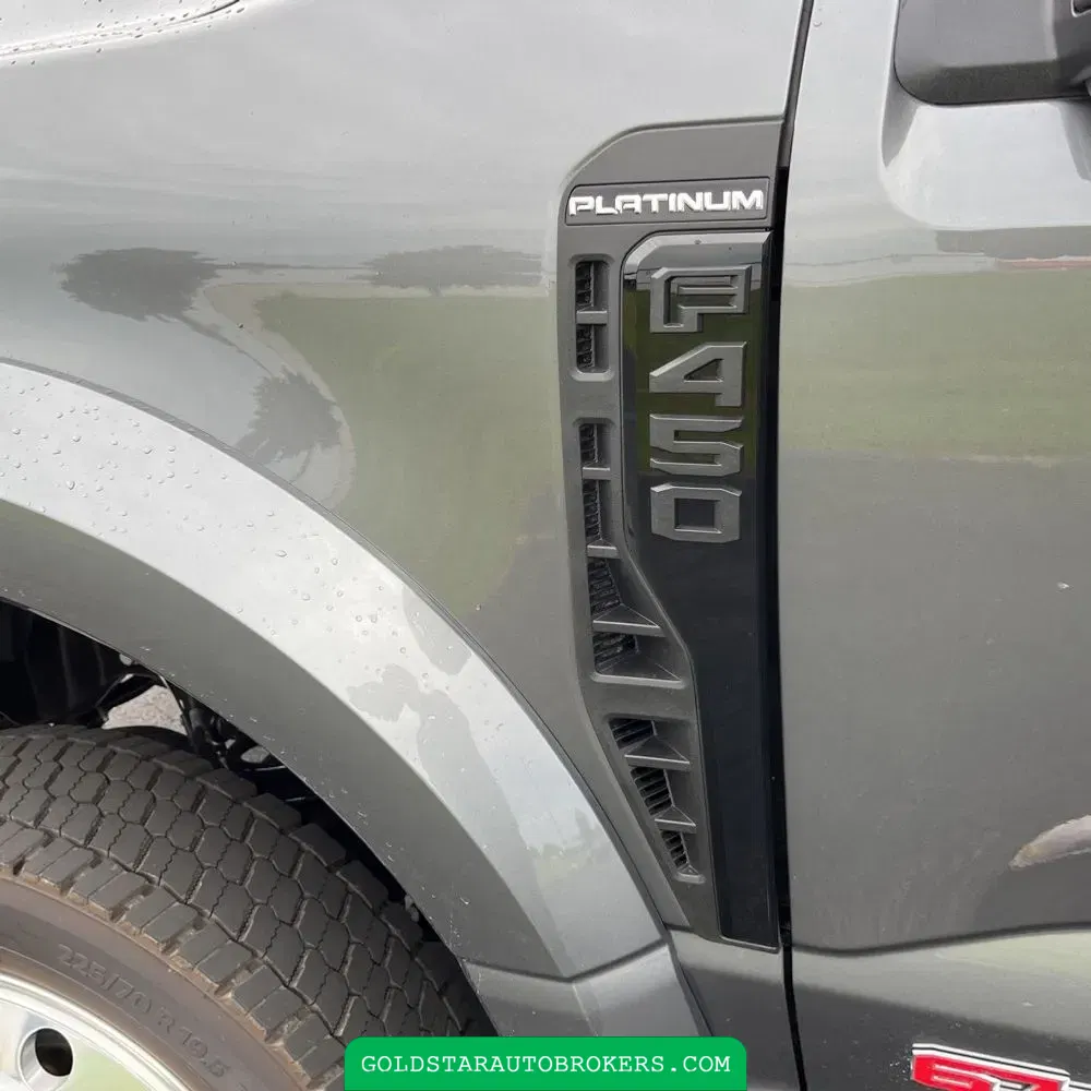 2025 Ford F-450 Super Duty Platinum