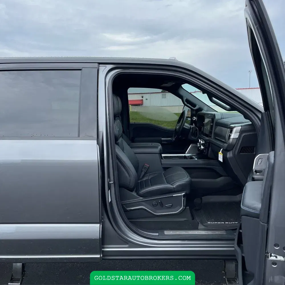 2025 Ford F-450 Super Duty Platinum