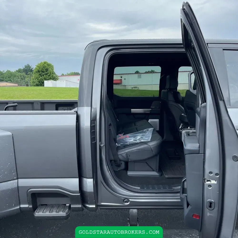 2025 Ford F-450 Super Duty Platinum