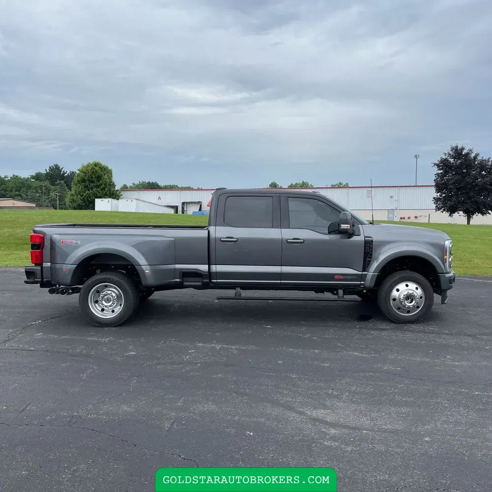 2025 Ford F-450 Super Duty Platinum