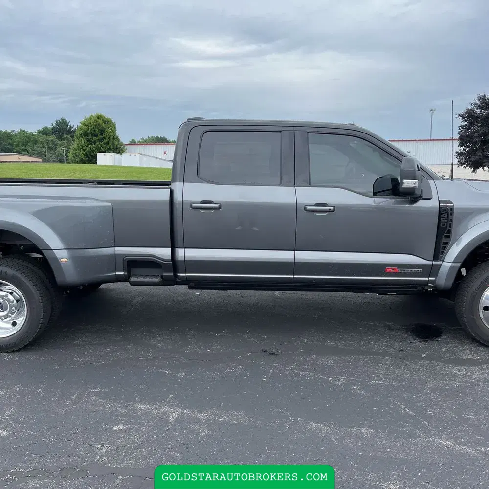 2025 Ford F-450 Super Duty Platinum