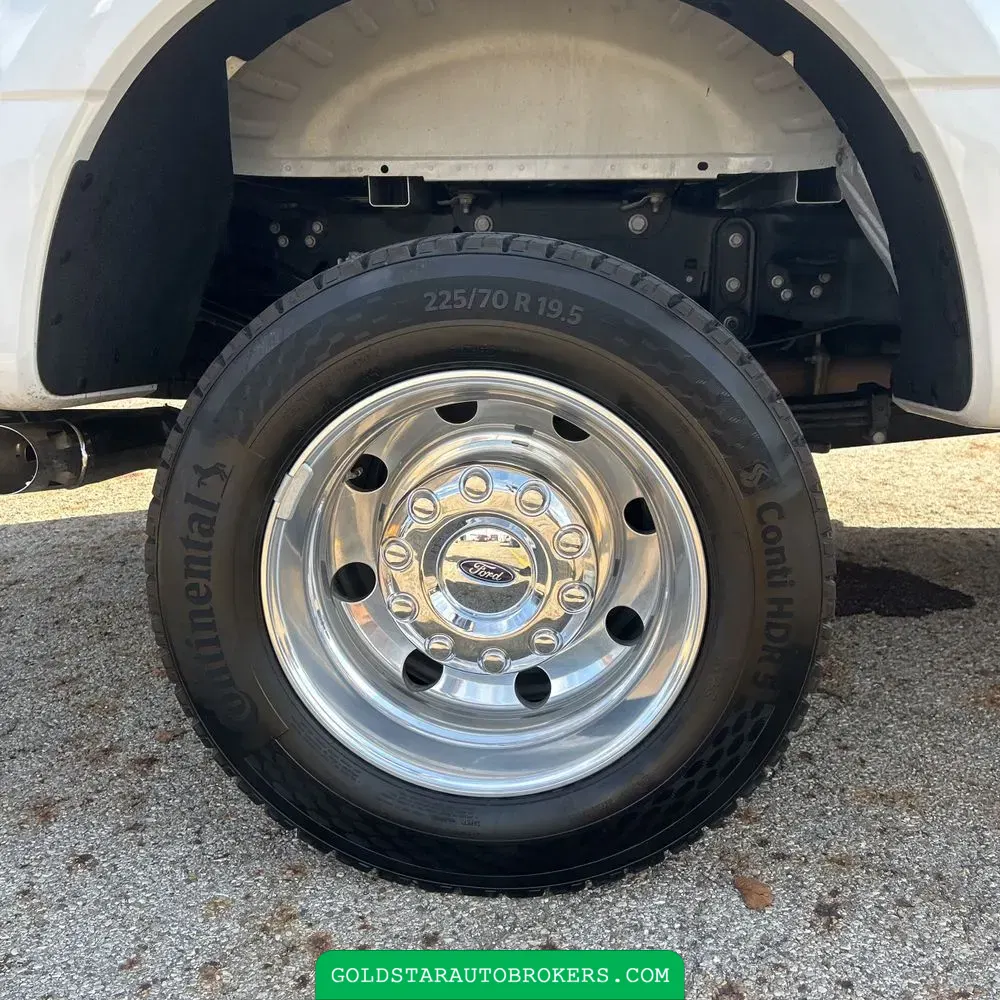 2025 Ford F-450 Super Duty Platinum