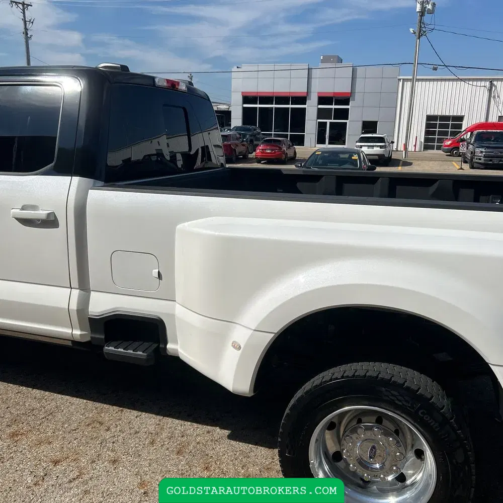 2025 Ford F-450 Super Duty Platinum