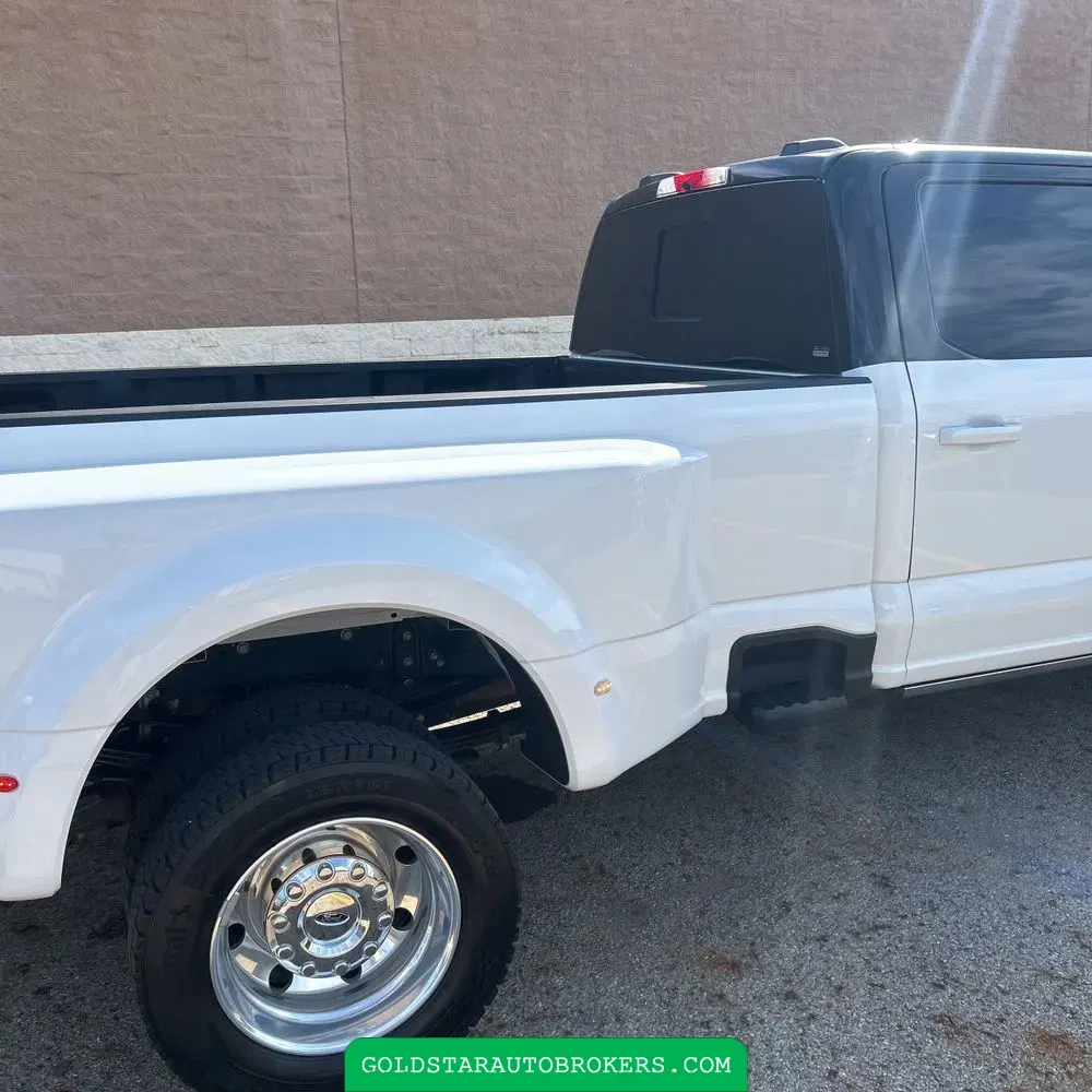 2025 Ford F-450 Super Duty Platinum