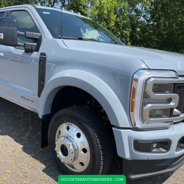 2025 Ford F-450 Super Duty Platinum