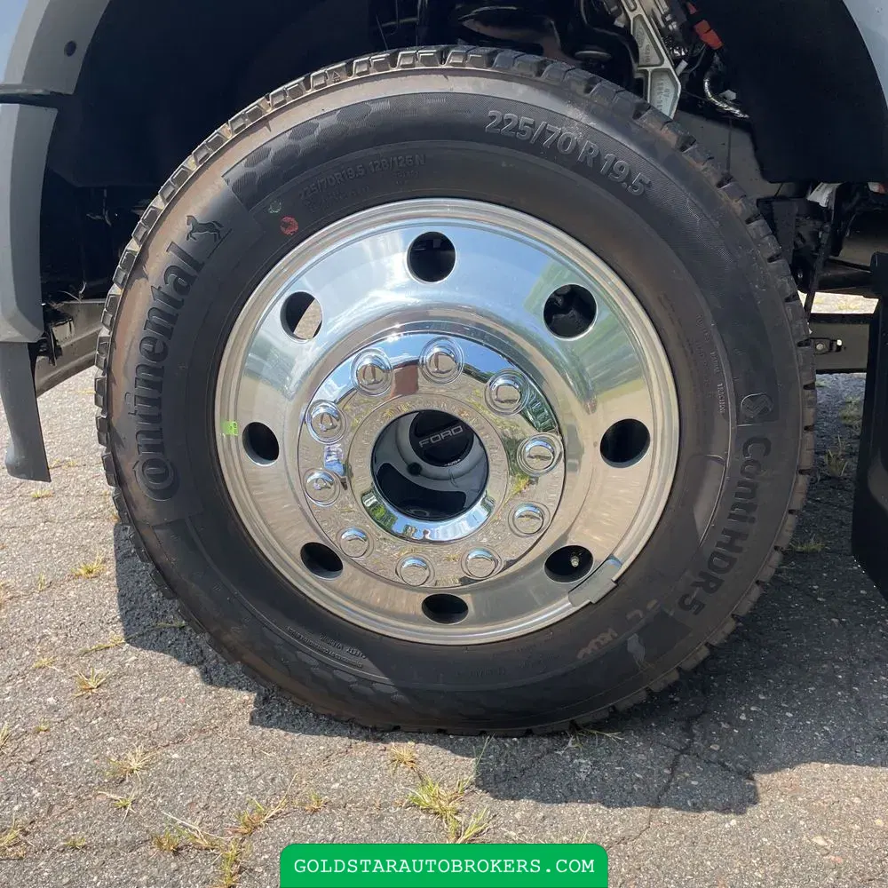 2025 Ford F-450 Super Duty Platinum