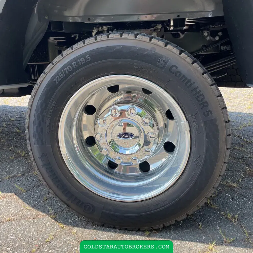 2025 Ford F-450 Super Duty Platinum