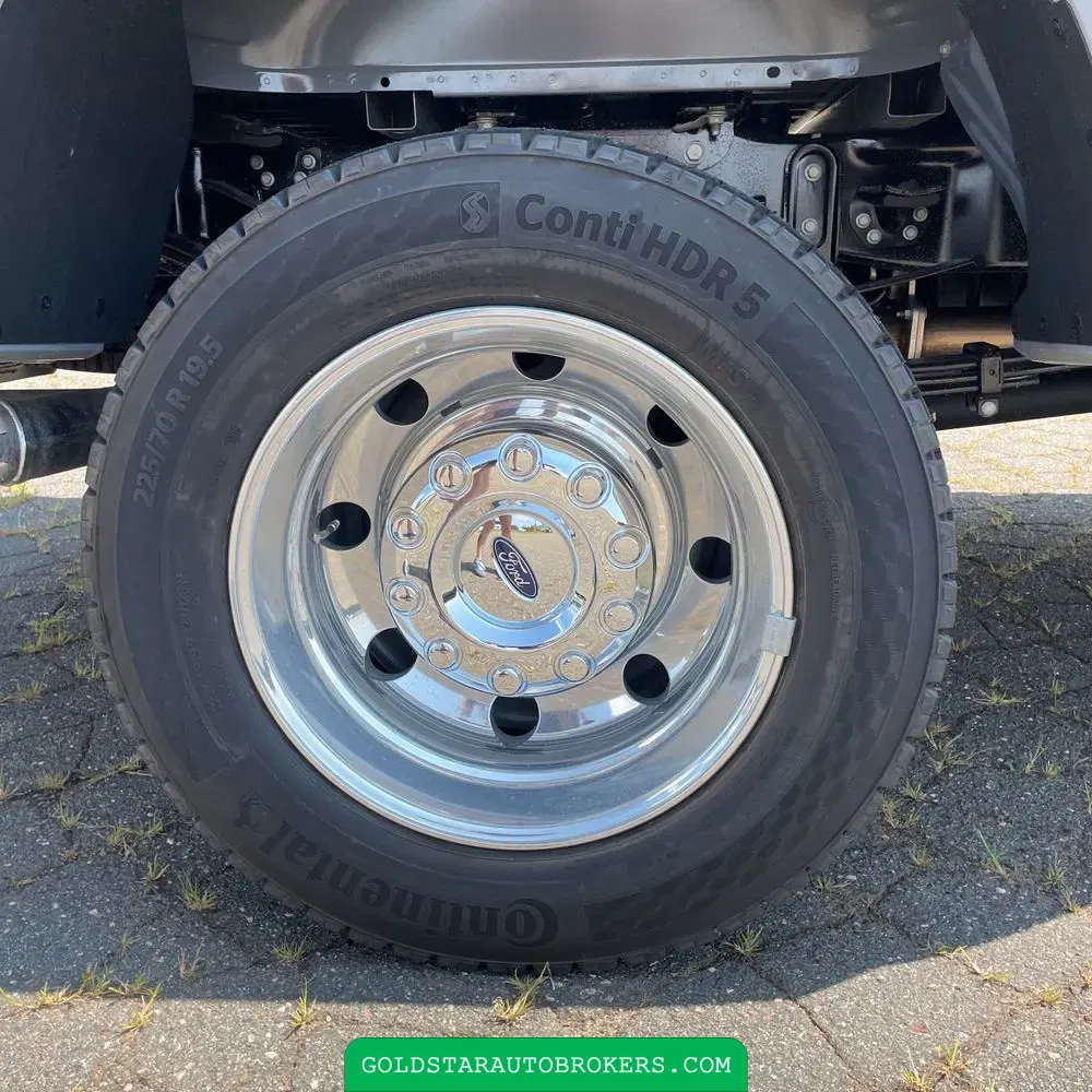 2025 Ford F-450 Super Duty Platinum