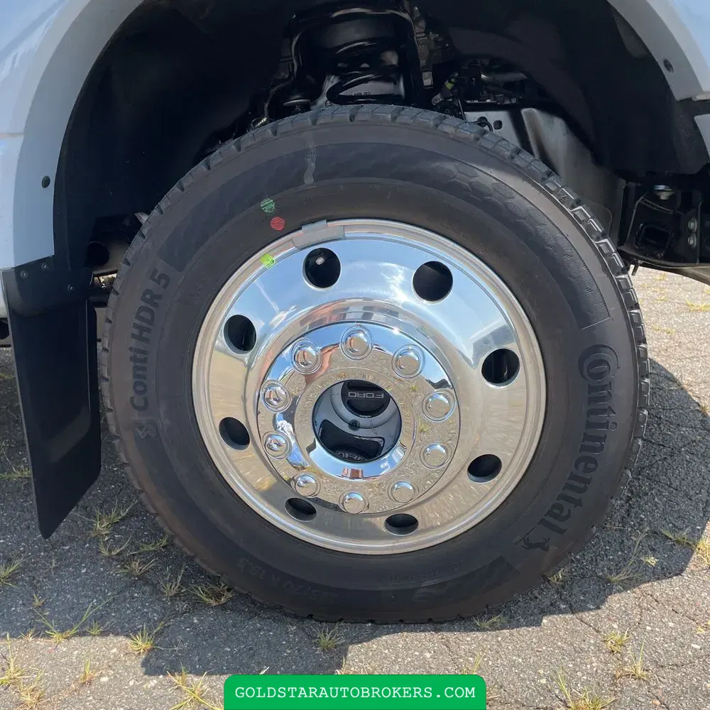 2025 Ford F-450 Super Duty Platinum