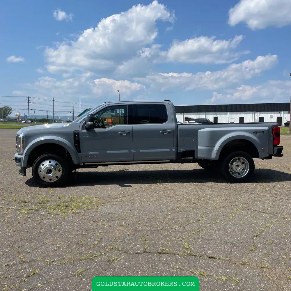 2025 Ford F-450 Super Duty Platinum