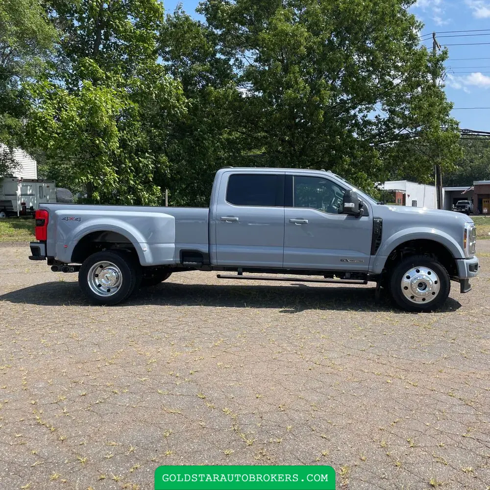 2025 Ford F-450 Super Duty Platinum