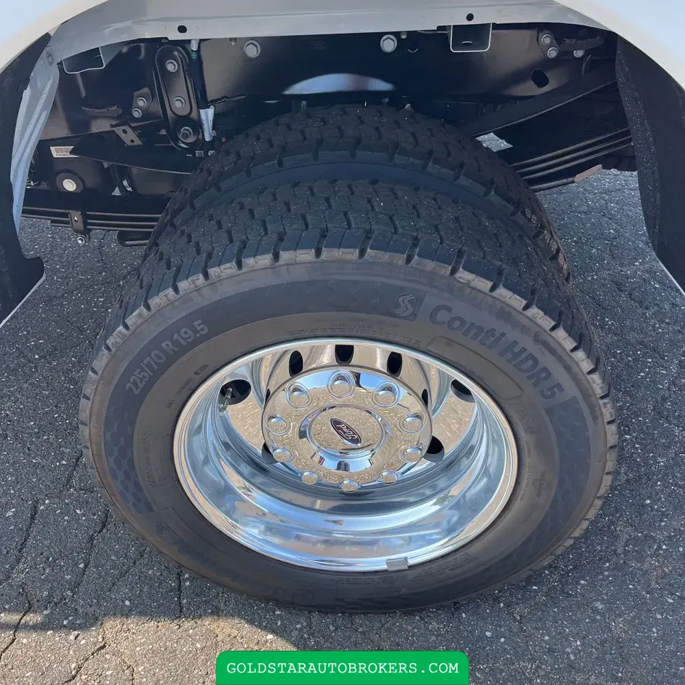 2025 Ford F-450 Super Duty Platinum