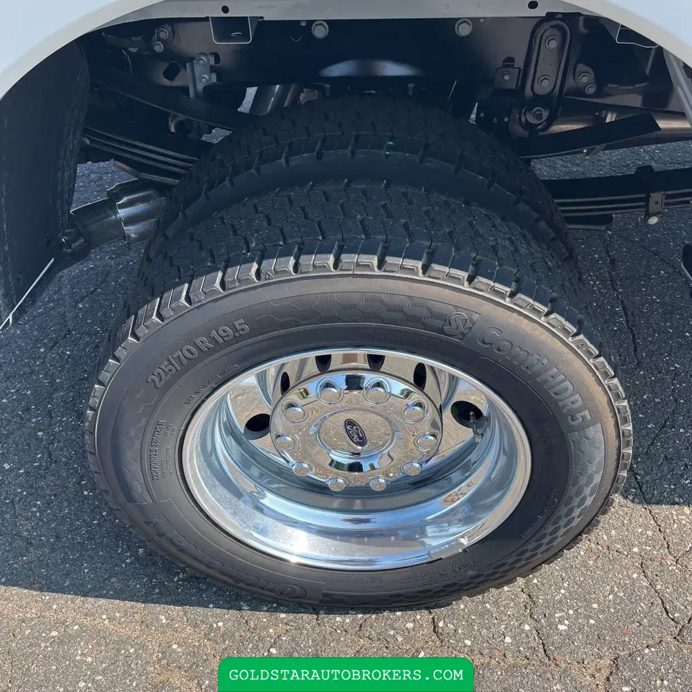 2025 Ford F-450 Super Duty Platinum