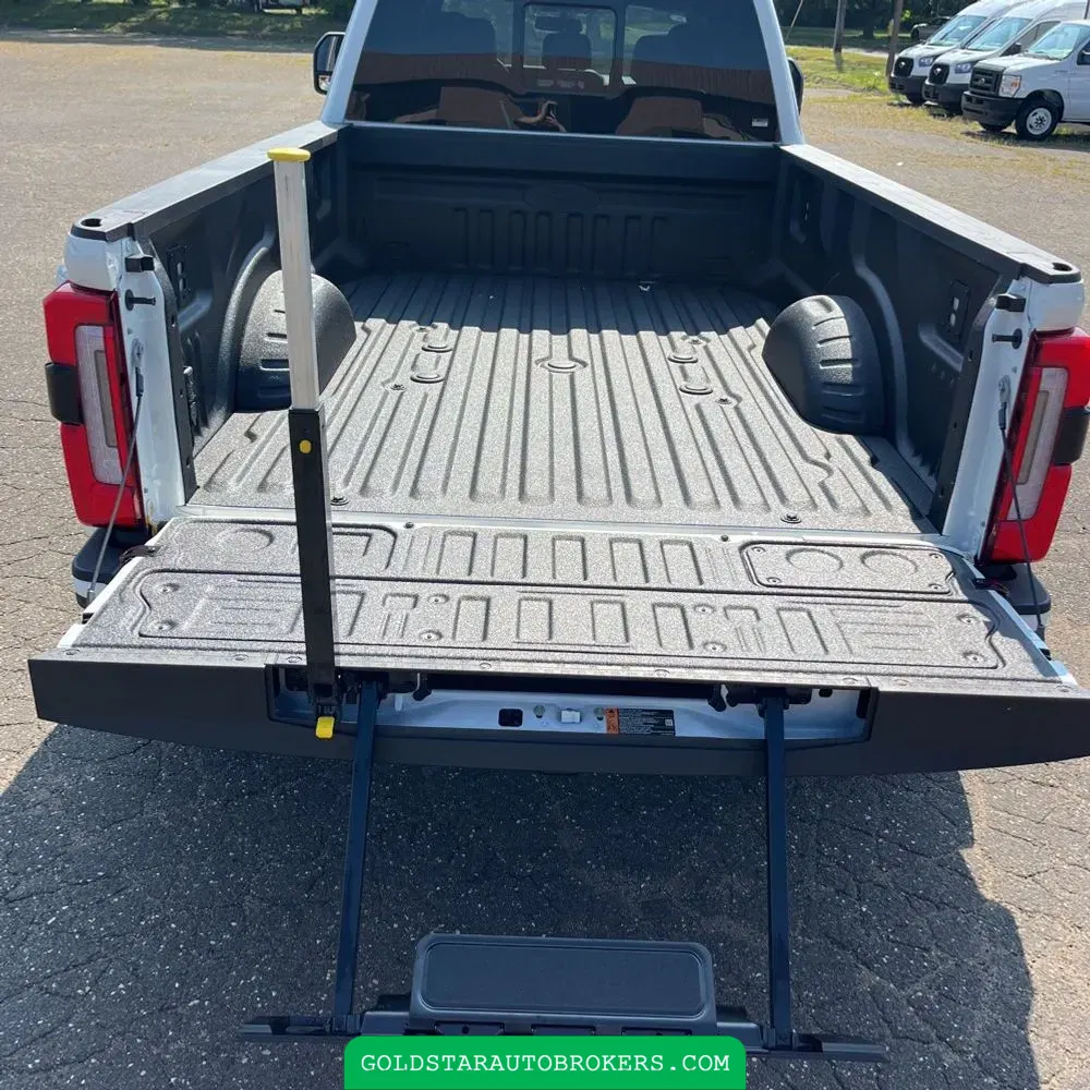 2025 Ford F-450 Super Duty Platinum
