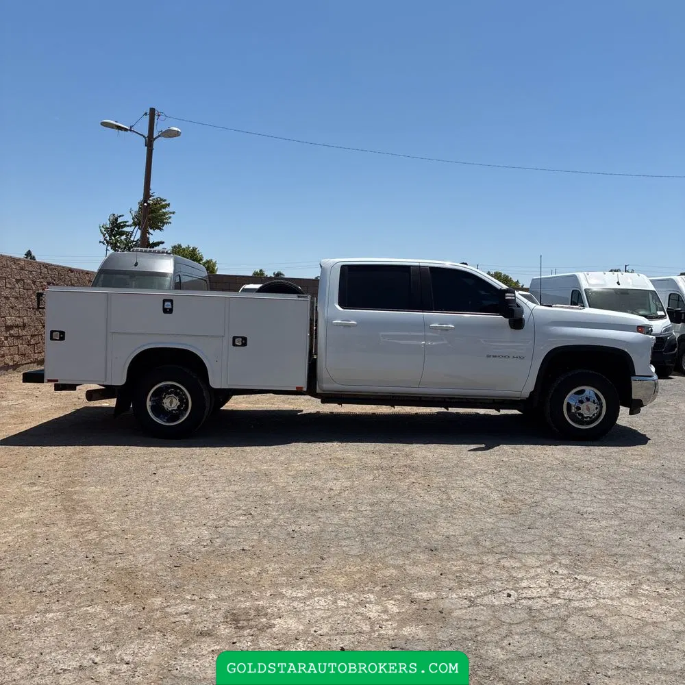 2024 Chevrolet Silverado 3500HD CC LT
