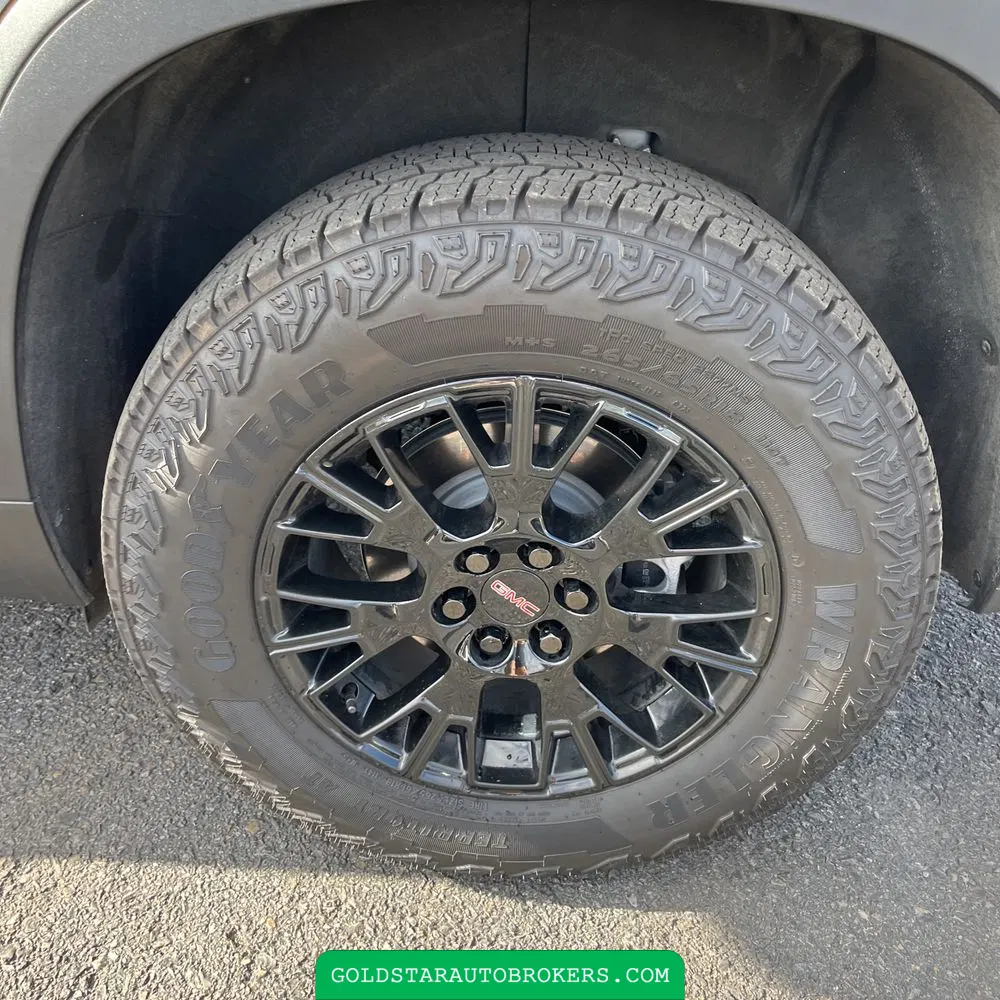 2025 GMC Acadia AT4