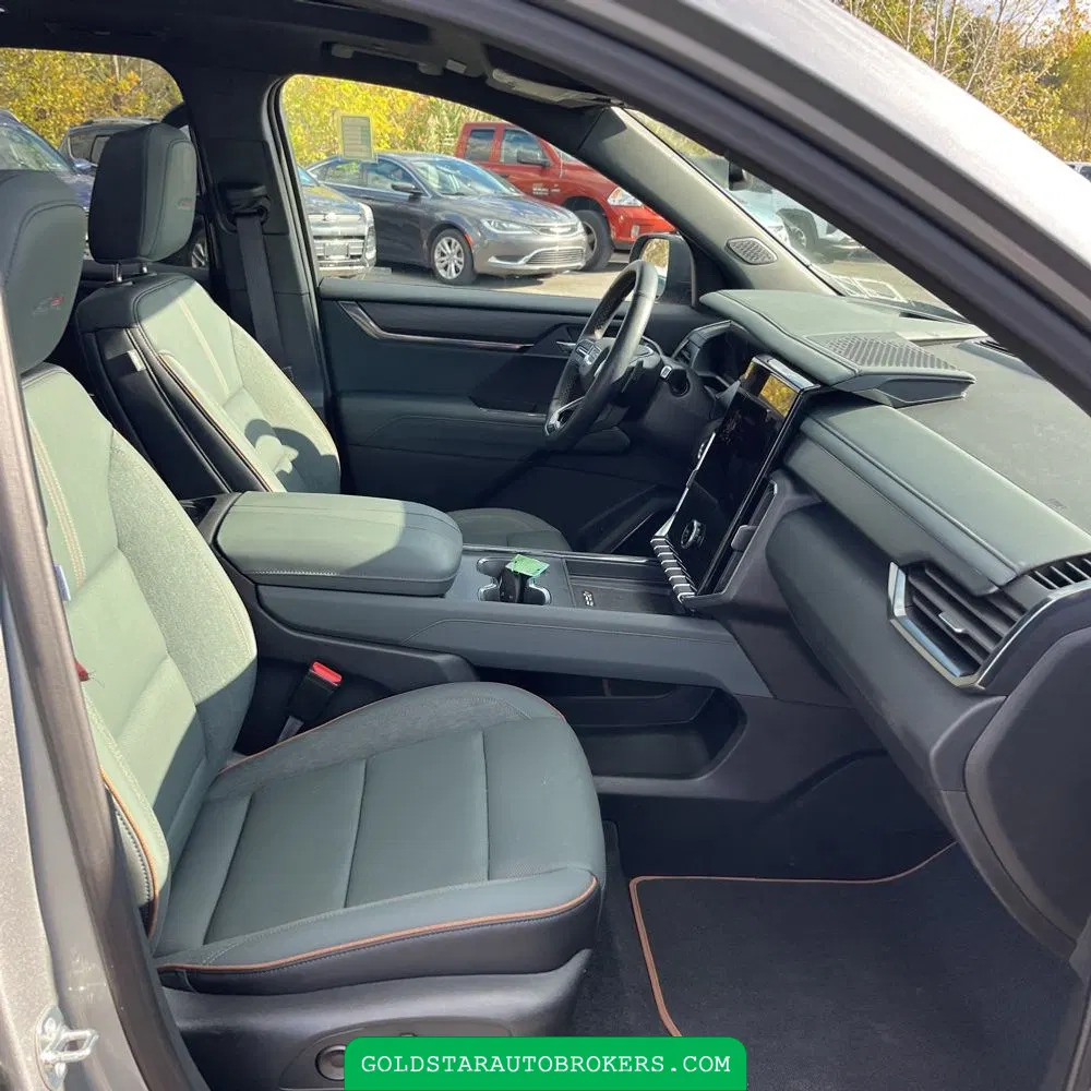 2025 GMC Acadia AT4