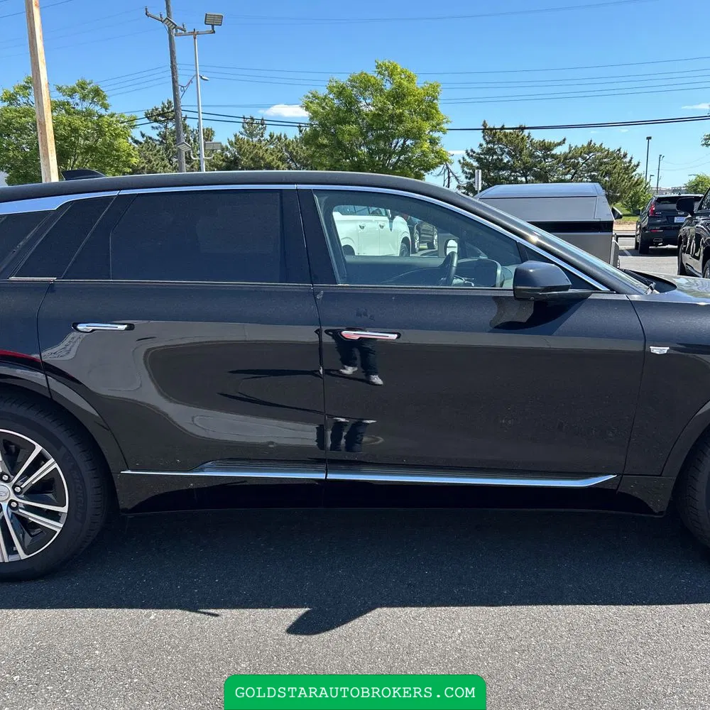 2024 Cadillac LYRIQ Luxury 1