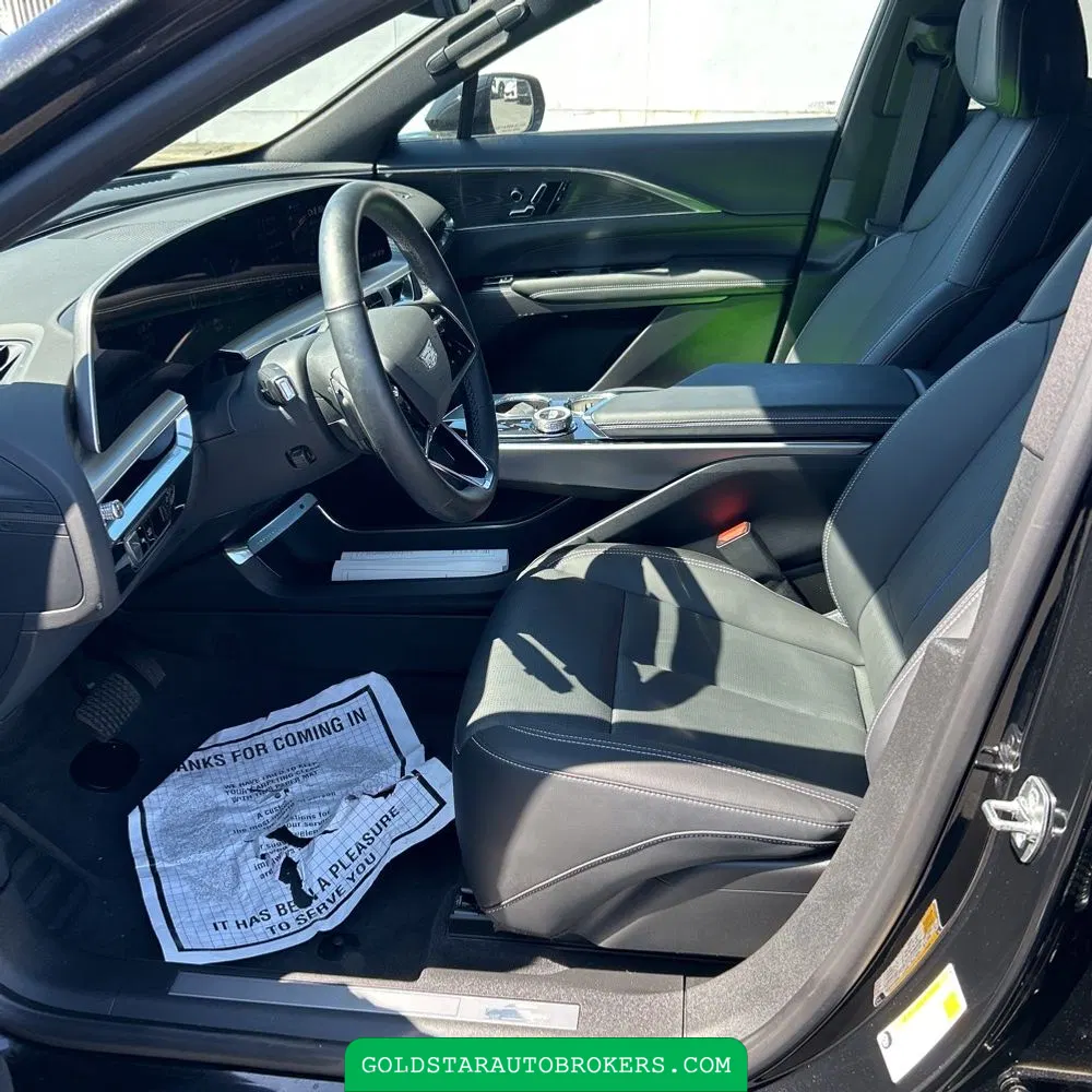 2024 Cadillac LYRIQ Luxury 1