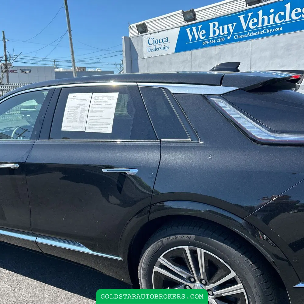 2024 Cadillac LYRIQ Luxury 1