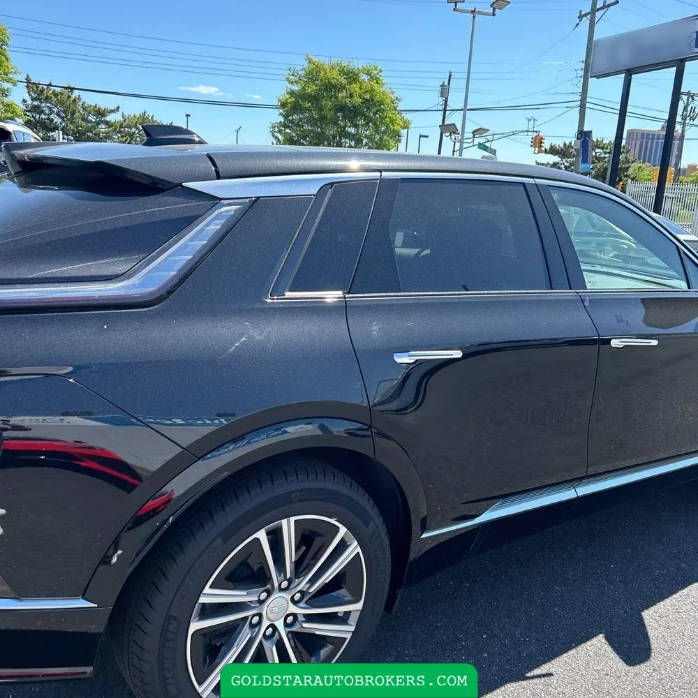 2024 Cadillac LYRIQ Luxury 1