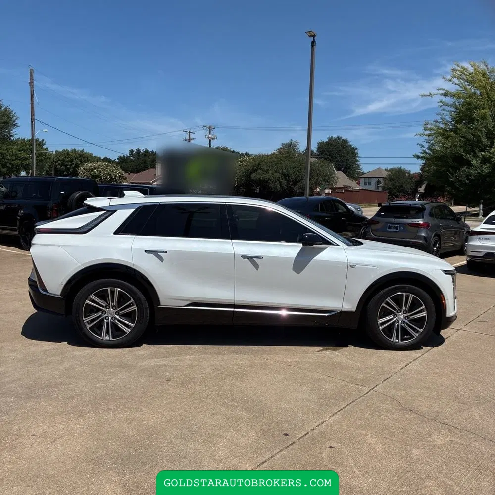 2024 Cadillac LYRIQ Luxury 1