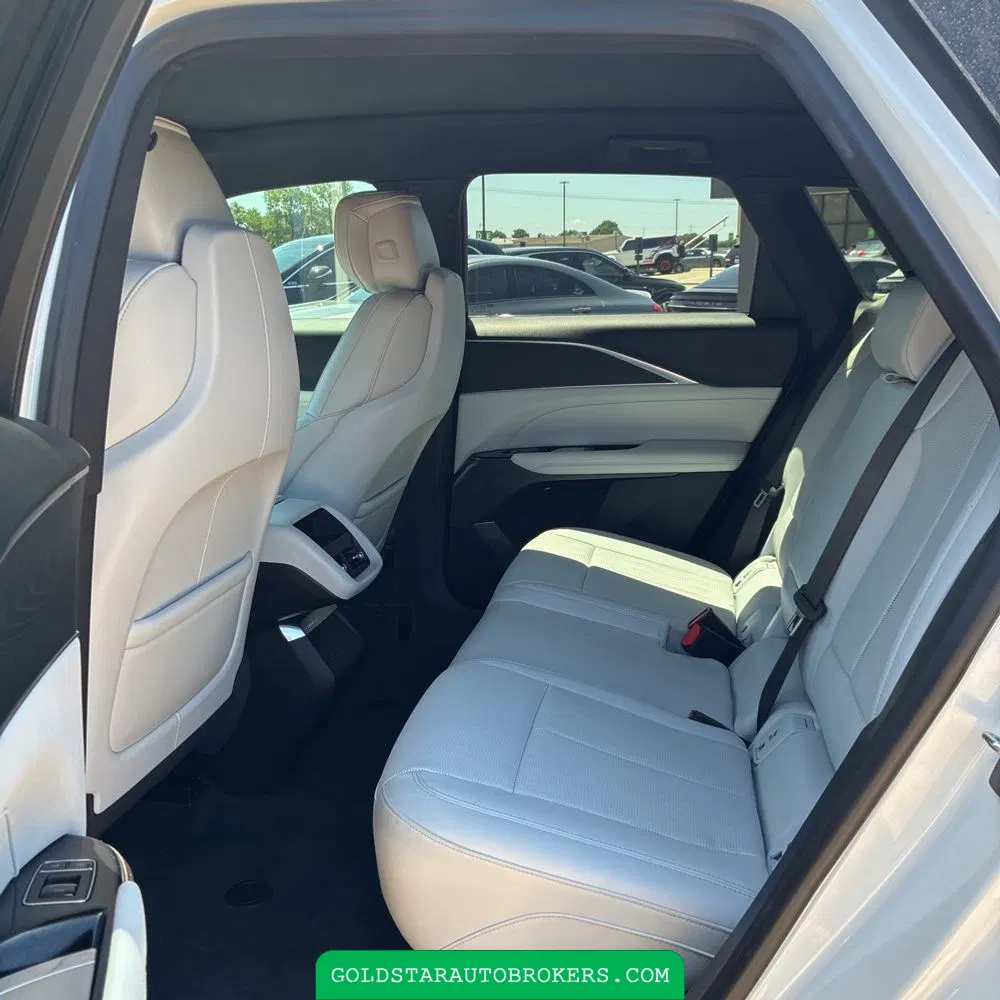 2024 Cadillac LYRIQ Luxury 1