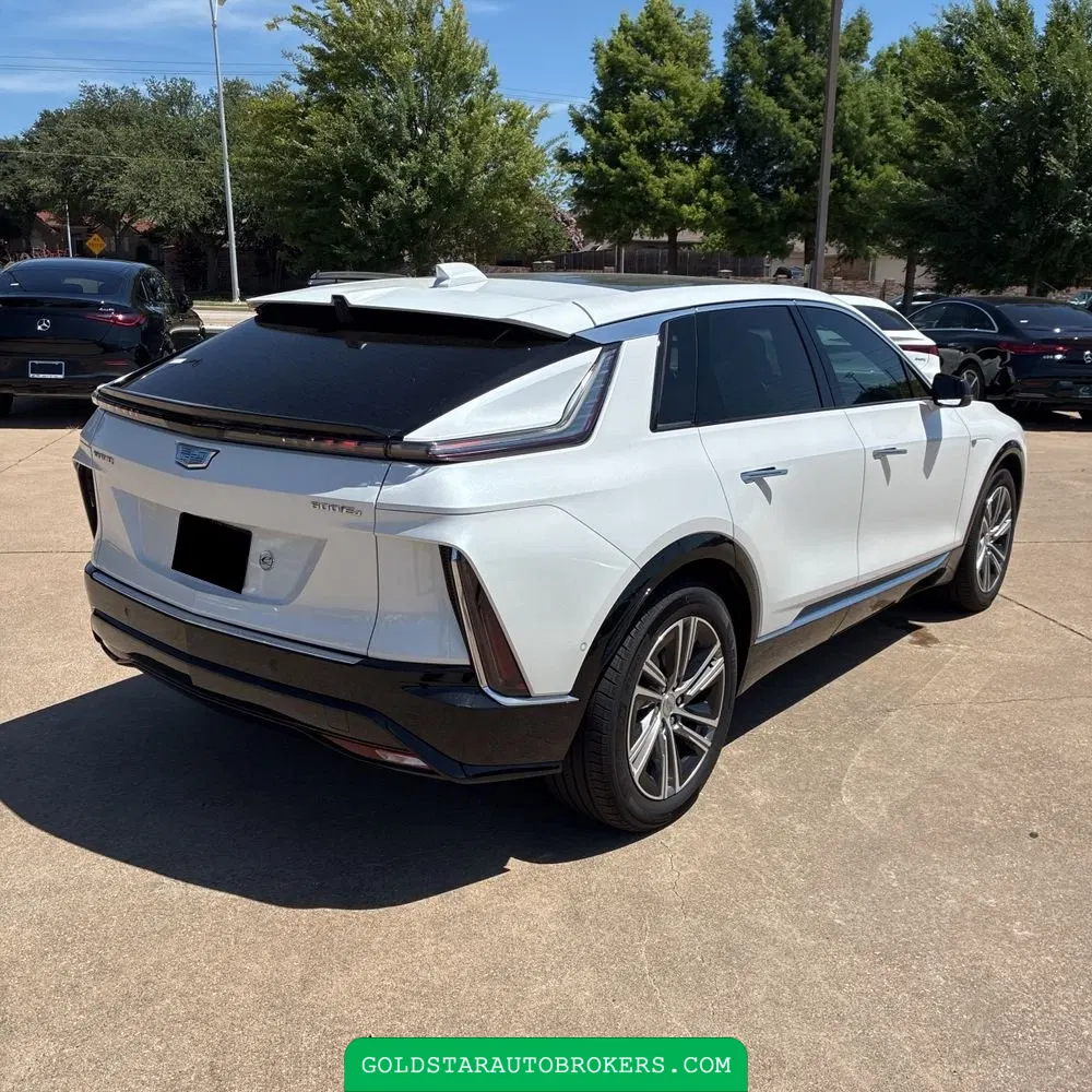 2024 Cadillac LYRIQ Luxury 1