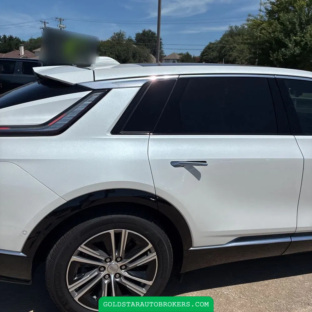 2024 Cadillac LYRIQ Luxury 1