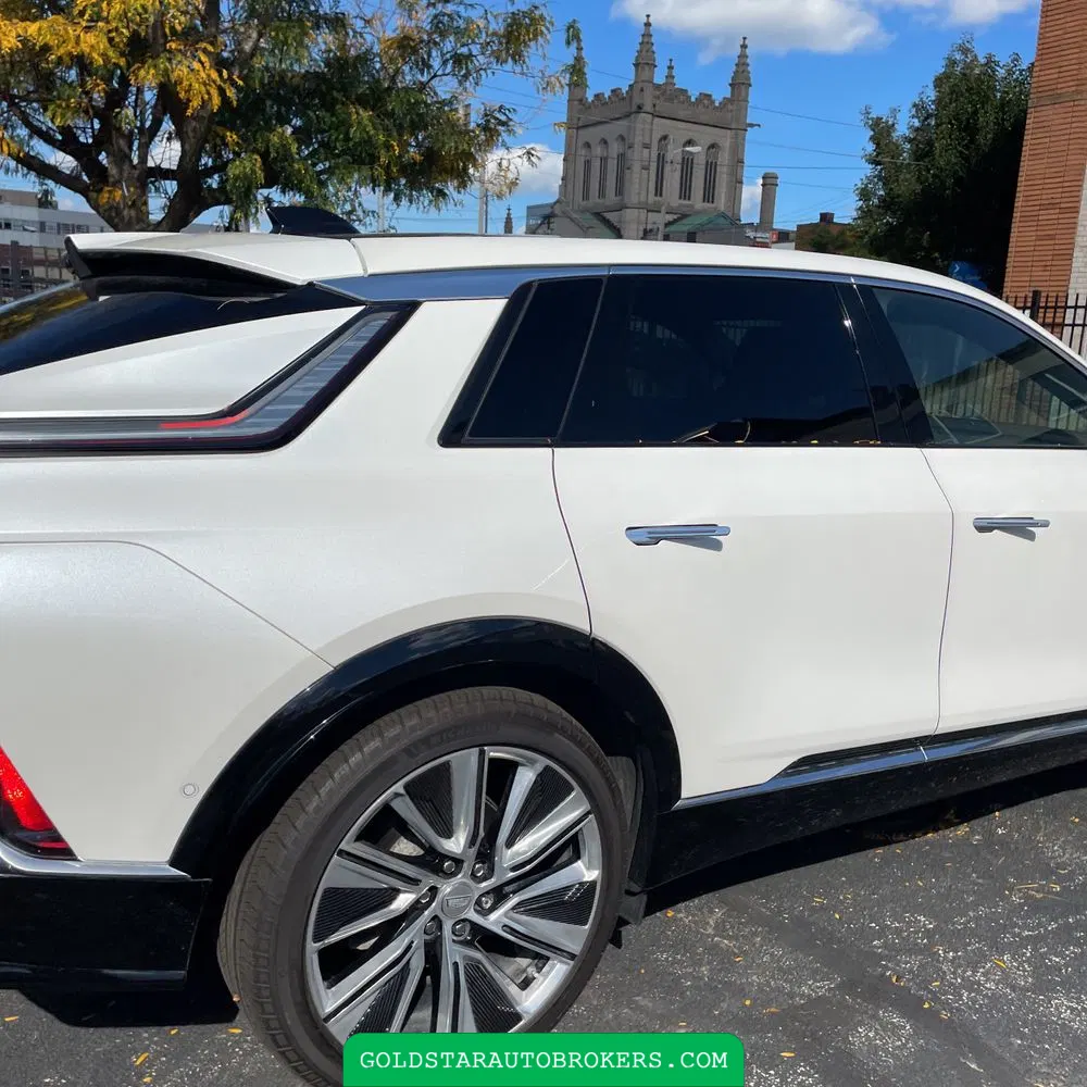2024 Cadillac LYRIQ Luxury 3